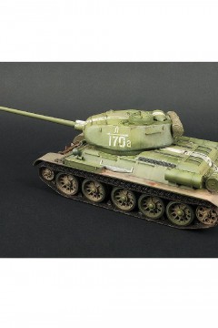 Модель для сборки Звезда Советский средний танк Т-34/85 296 дет. Familiy(фото4)