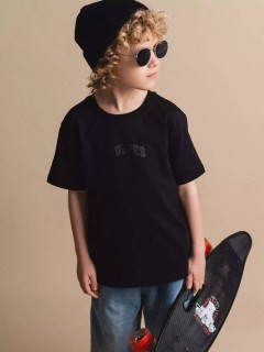Стильная футболка в чёрном цвете для мальчика 10604/17SS24 Vulpes Familiy(фото2)