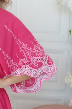 Платье розовое с контрастной вышивкой Wisell(фото3)