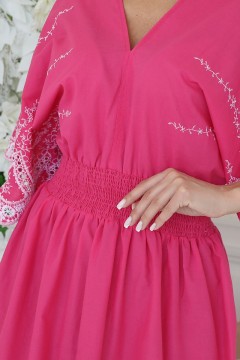 Платье розовое с контрастной вышивкой Wisell(фото4)