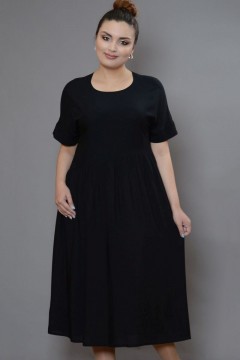 Практичное чёрное платье Avigal