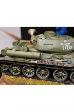 Модель для сборки Звезда Советский средний танк Т-34/85 296 дет. Familiy(фото5)