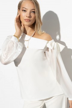 Белая блузка с открытым плечом Charutti