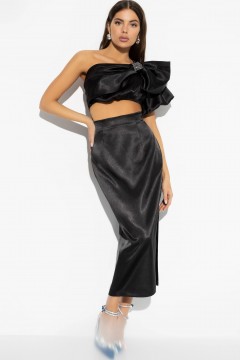 Атласная чёрная юбка с пикантным разрезом Charutti