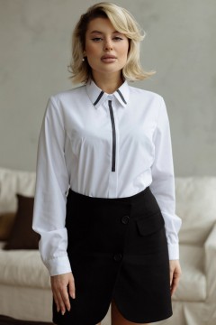 Белая блузка отделочной лентой по планке и воротнику контрастного цвета Фабрика белых блуз