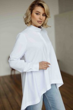 Белая блузка с удлинённой спинкой и широкой декоративной подгибкой низа Фабрика белых блуз