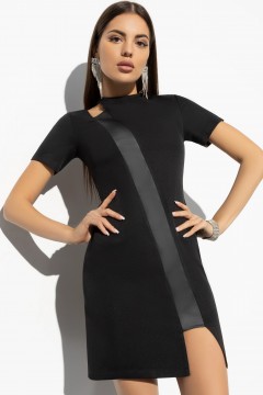 Чёрное короткое платье с асимметричной вставкой из экокожи Charutti