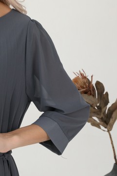 Тёмно-серое шифоновое плиссированное платье Wisell(фото3)