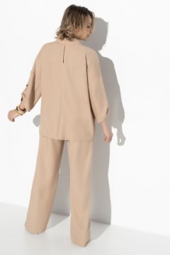 Бежевый костюм с рубашкой и брюками Charutti(фото4)