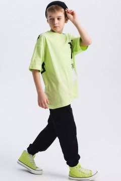 Красивая футболка в зелёном цвете с принтом для мальчика 10609/10SS24 Vulpes Familiy(фото2)