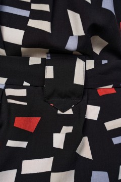 Блузка с поясом чёрного цвета с принтом  Intikoma(фото5)