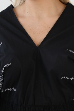 Платье чёрное с контрастной вышивкой Wisell(фото2)