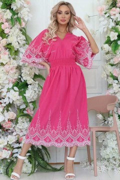 Платье розовое с контрастной вышивкой Wisell