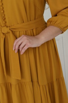 Платье длинное горчичного цвета с брошью в виде цветка Wisell(фото4)