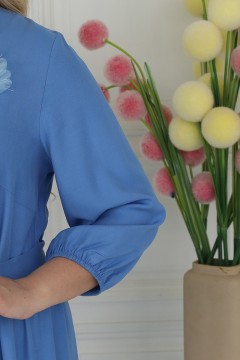 Платье длинное голубого цвета с брошью в виде цветка Wisell(фото4)
