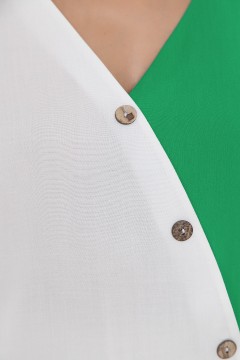 Блузка бело-зелёная с декоративными пуговицами Lady Taiga(фото3)