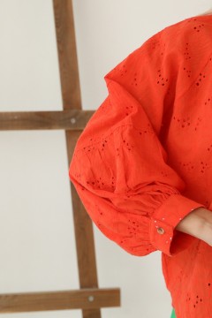Блузка оранжевого цвета с вышивкой Wisell(фото3)