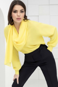 Блузка жёлтая с акцентным шарфом Charutti