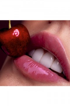 Блеск для губ Cherry Glam, тон «Вишневый бум» Faberlic