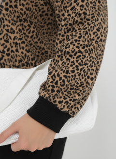 Джемпер трикотажный тёмно-бежевый с леопардовым принтом Dora(фото6)
