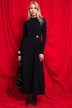 Платье длинное чёрное с брошкой Kosmos