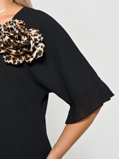 Платье чёрное из трикотажа с брошью Dora(фото5)