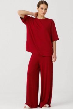 Комплект из футболки и брюк в бордовом цвете Priz
