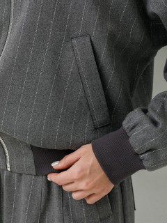 Жакет бомбер на молнии тёмно-серый в полоску Priz(фото4)