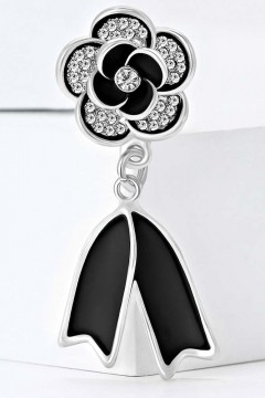 Брошь в виде цветка Rada