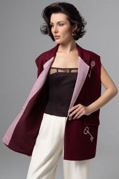 Жилет бордовый с акцентной вышивкой Charutti(фото5)