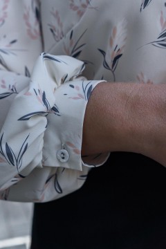 Блузка молочного цвета с длинными рукавами Braslava(фото4)