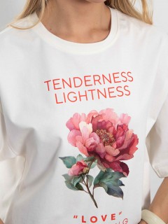 Футболка молочного цвета с цветочным принтом Kosmos(фото4)