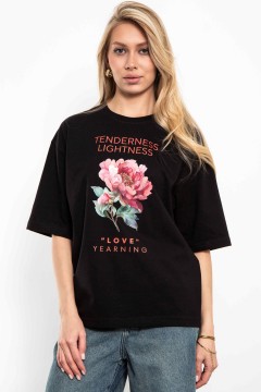Футболка чёрная с цветочным принтом Kosmos