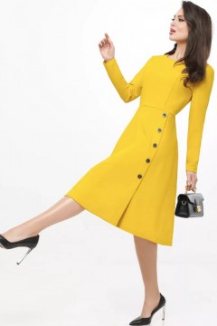 Платье трикотажное с декоративными пуговицами Главное вдохновение, яркая  SelenaSonata