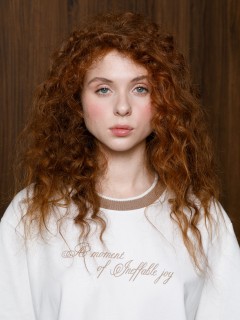 Футболка молочного цвета с принтом Priz(фото3)