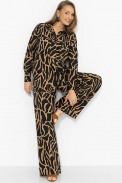 Костюм-двойка брючный с хищным принтом