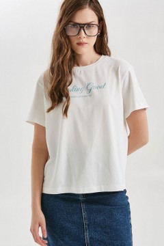 Футболка молочного цвета с принтом Priz