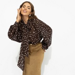 Блузка шифоновая коричневая в горошек с бантом Charutti(фото5)