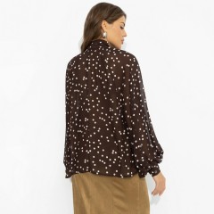 Блузка шифоновая коричневая в горошек с бантом Charutti(фото7)