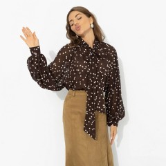 Блузка шифоновая коричневая в горошек с бантом Charutti(фото3)