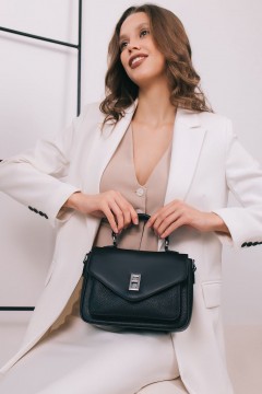 Сумка женская-мессенджер на клапане чёрная Textura