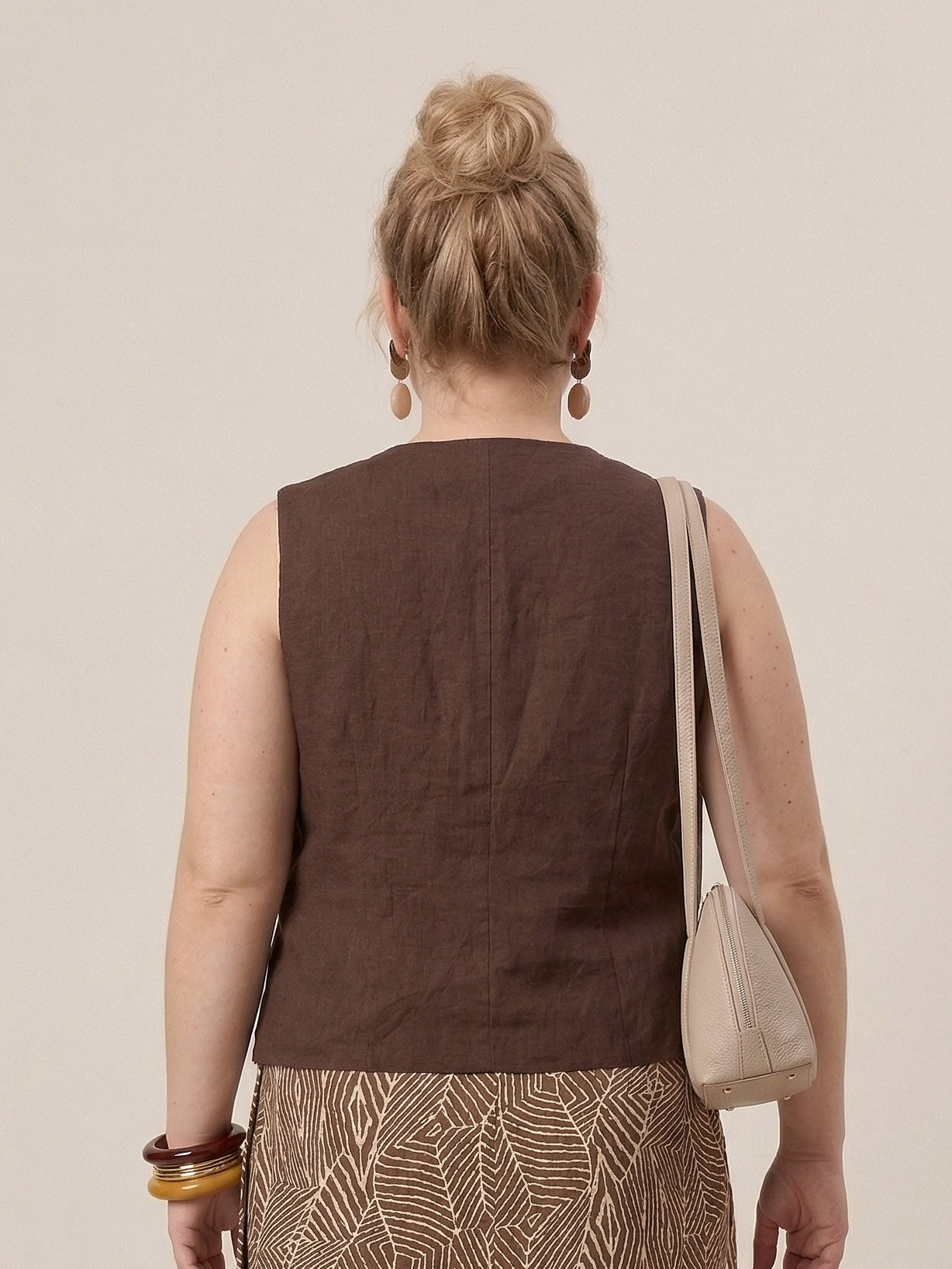 Жилет женский шоколадного цвета Agata(фото7)