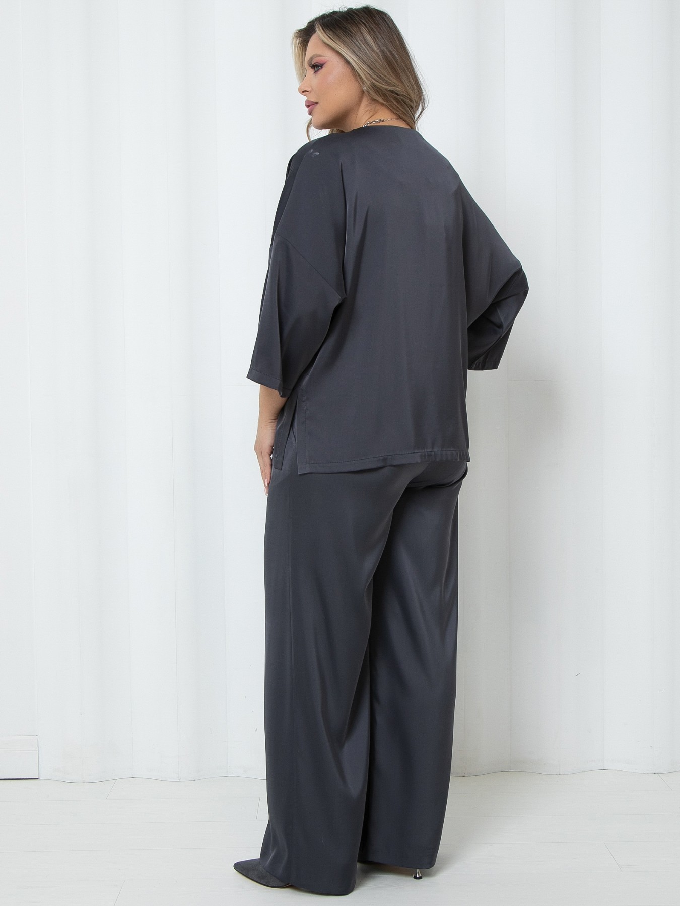 Костюм брючный шёлковый серого цвета Agata(фото6)