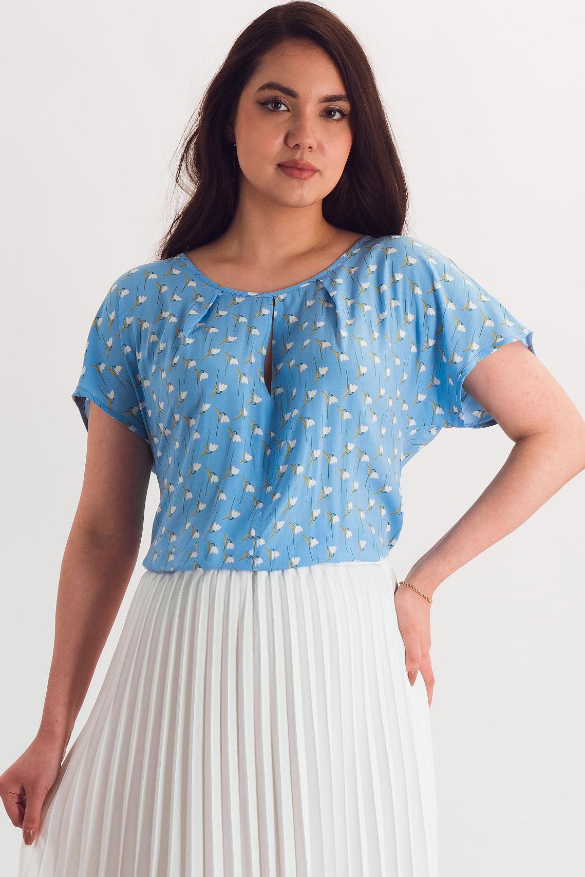 Блузка лёгкая голубого цвета с цветочным принтом Braslava