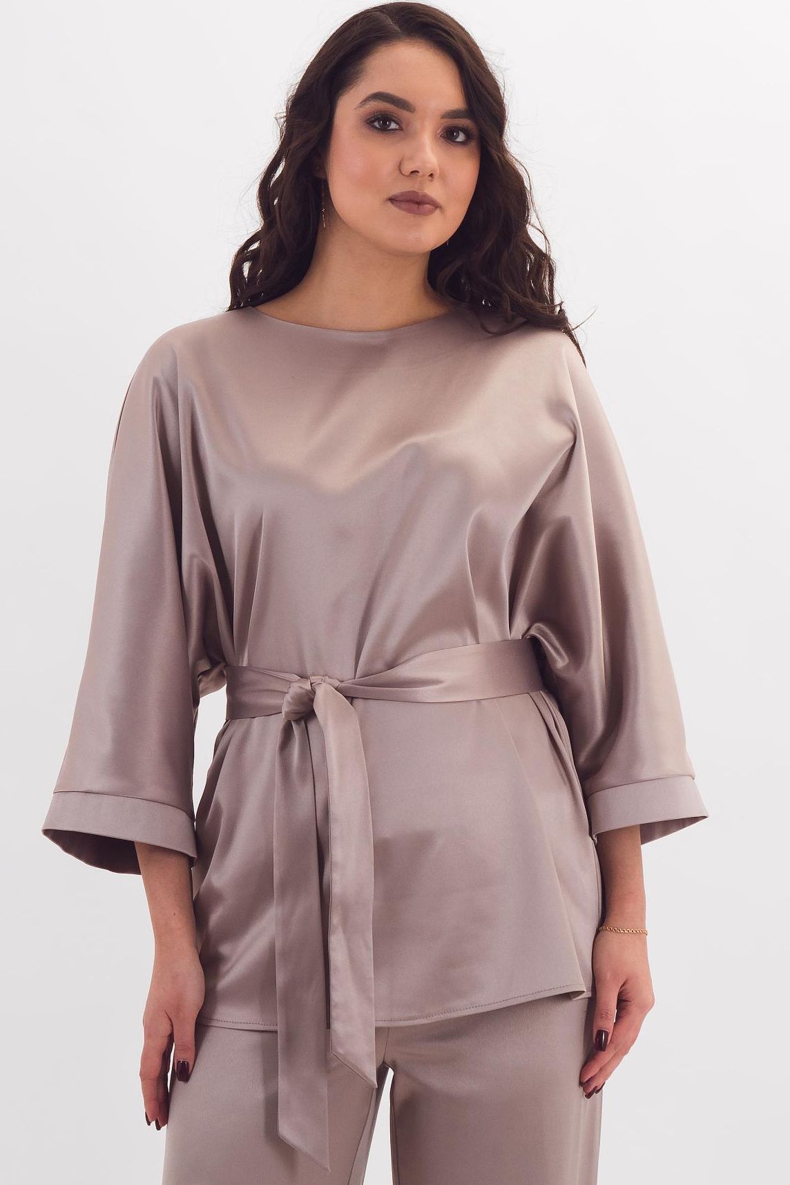 Блузка светло-серая с поясом Braslava