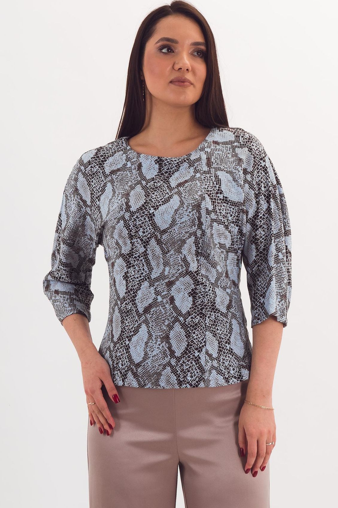 Блузка голубая со змеиным принтом Braslava