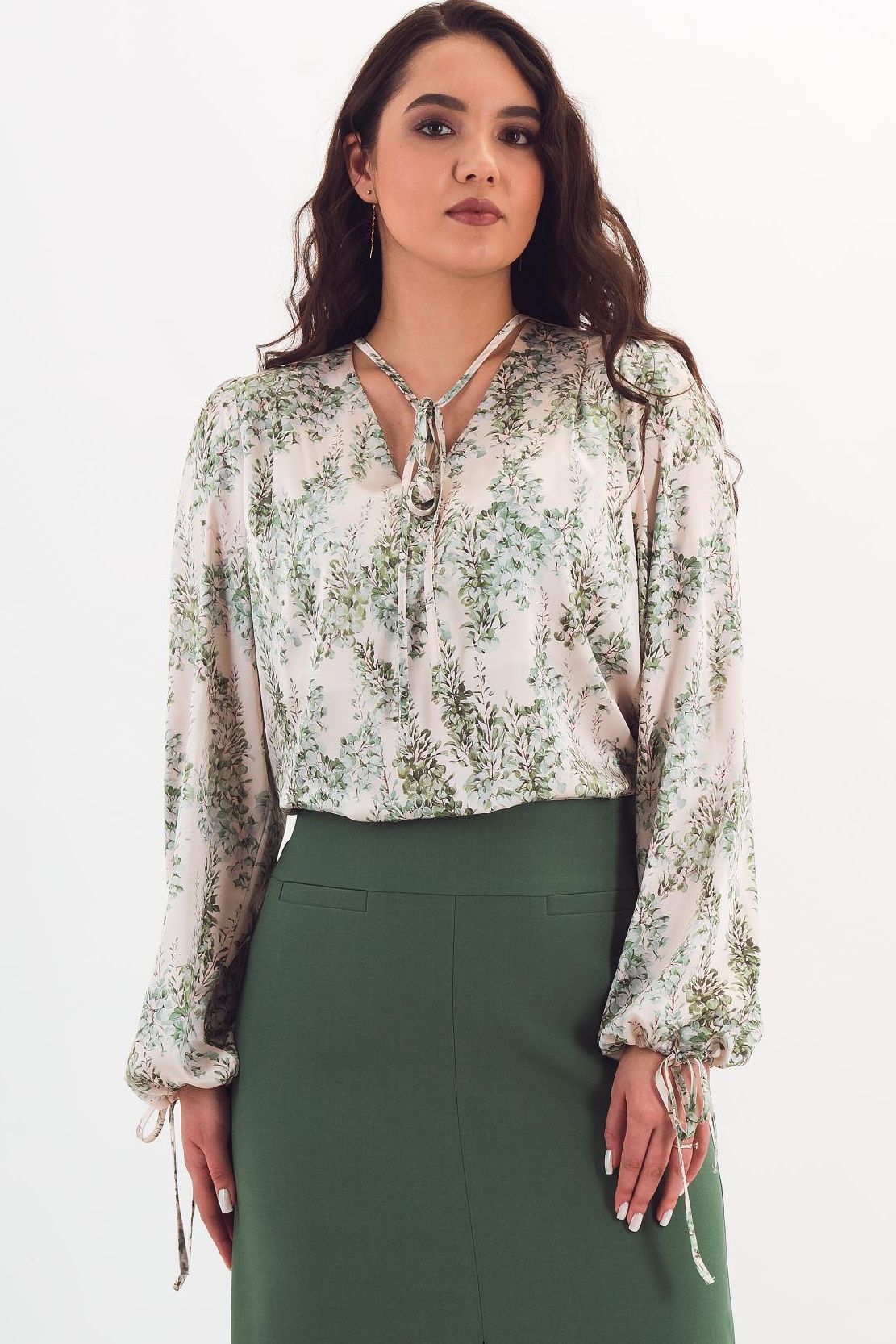 Блузка светлая с длинными рукавами Braslava