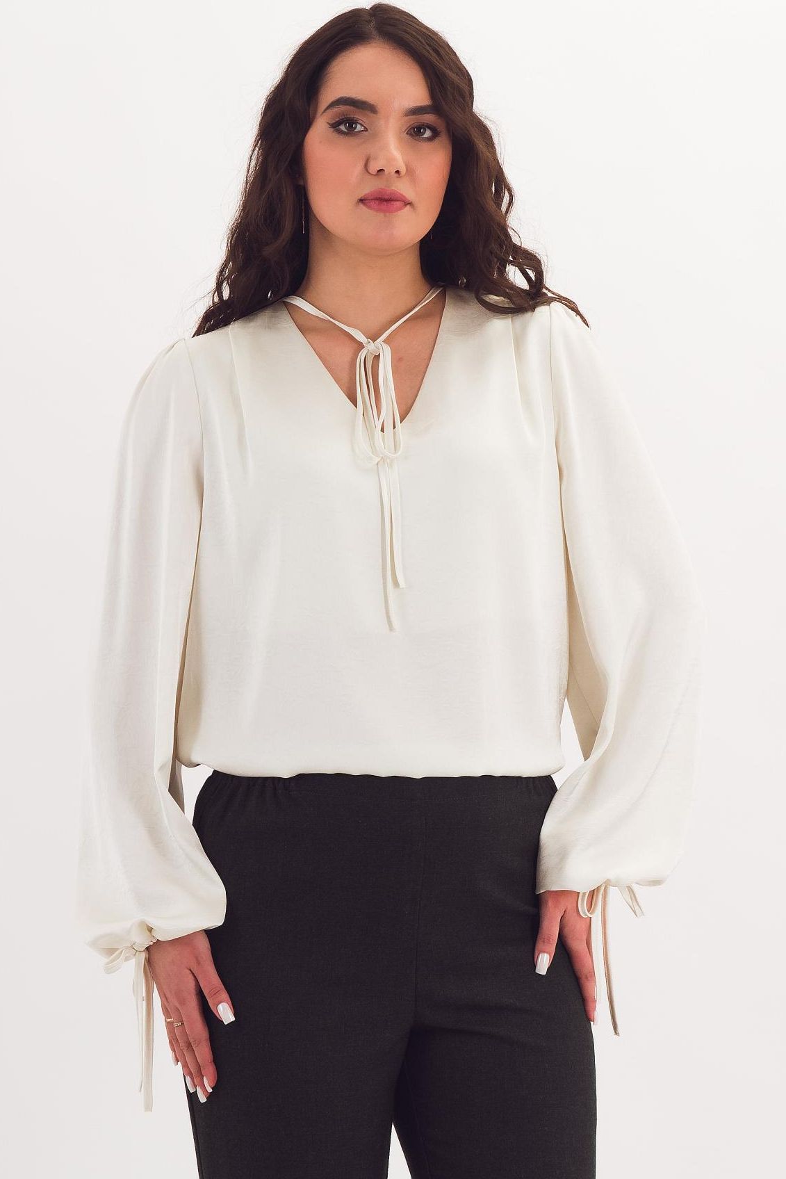 Блузка атласная с длинными рукавами Braslava