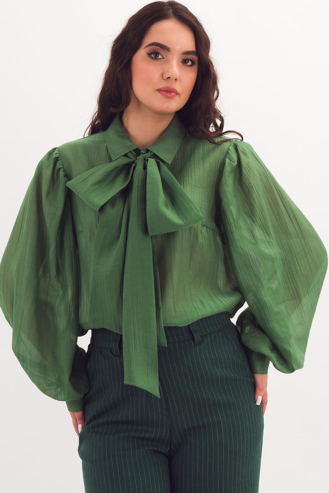 Блузка зелёная со съёмным бантом Braslava