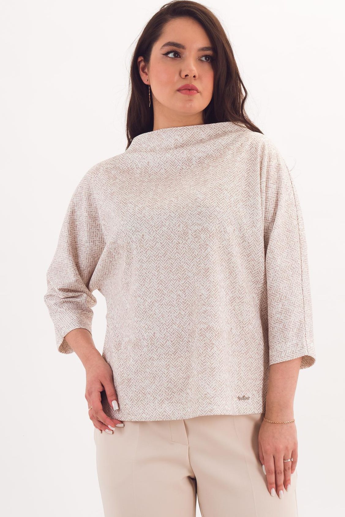 Джемпер трикотажный бежевый с принтом Braslava